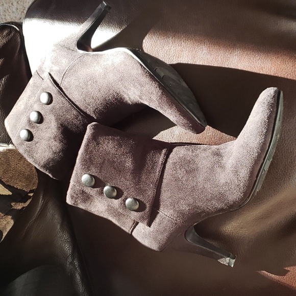 NWOT - FIONI - Heeled, Suede, black ankle boot, size 5 1/2 - Picture 3 of 10